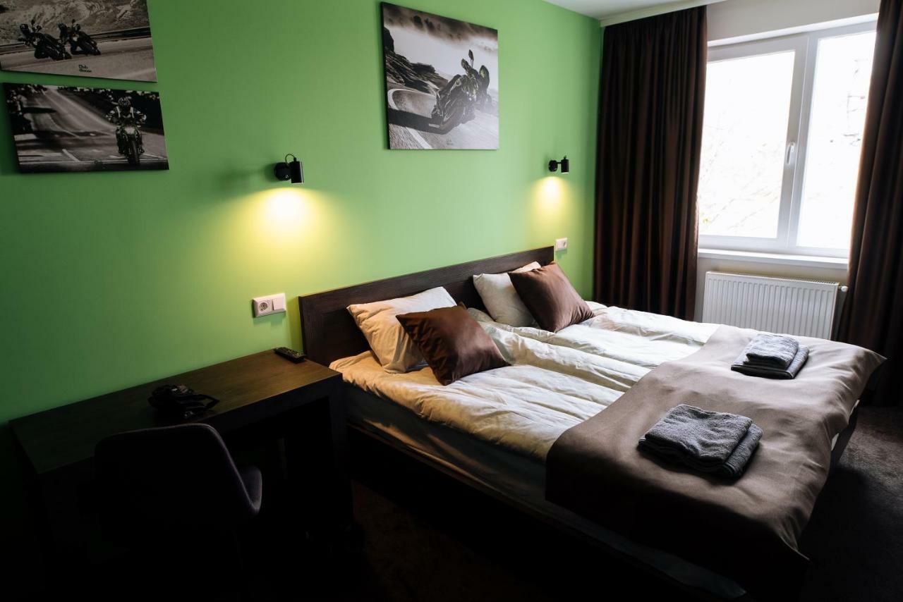 Clubhouse Hotell Ivano-Frankivsk Exteriör bild