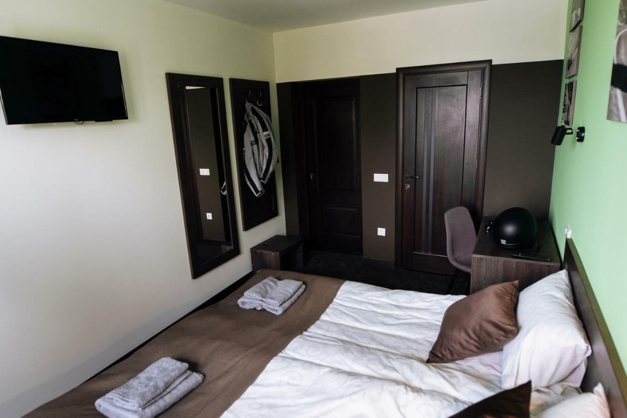 Clubhouse Hotell Ivano-Frankivsk Exteriör bild