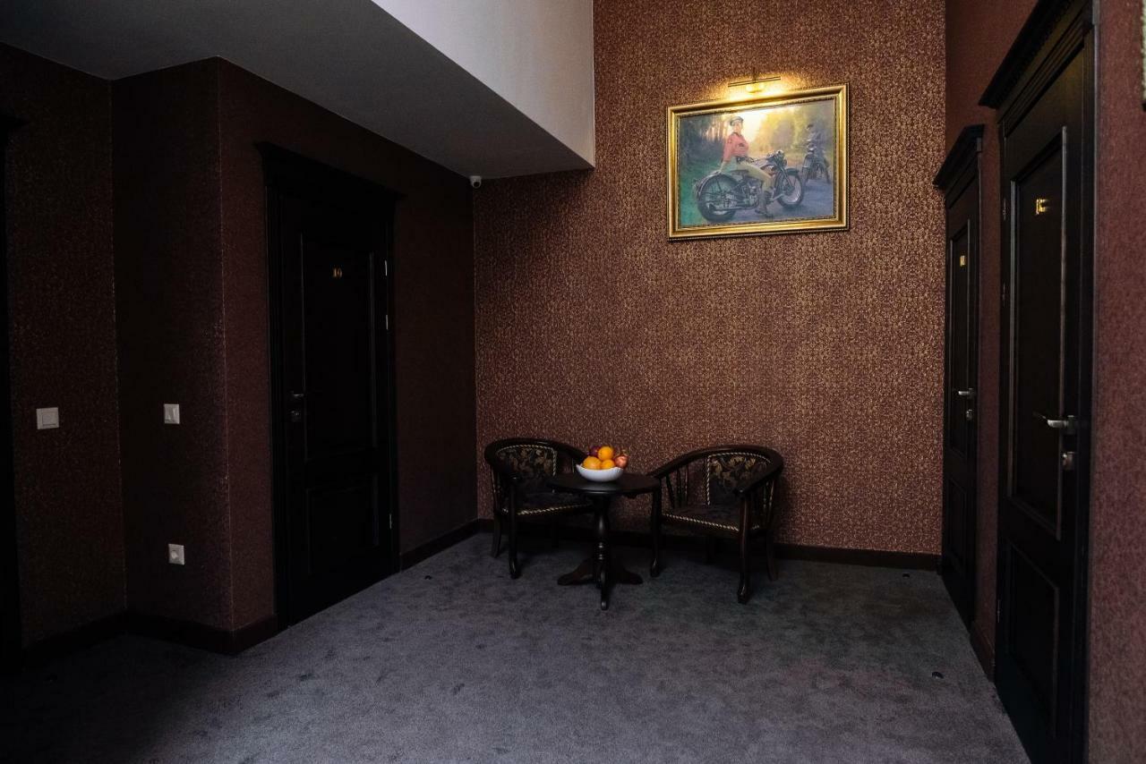 Clubhouse Hotell Ivano-Frankivsk Exteriör bild
