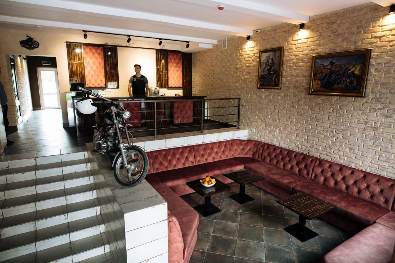 Clubhouse Hotell Ivano-Frankivsk Exteriör bild